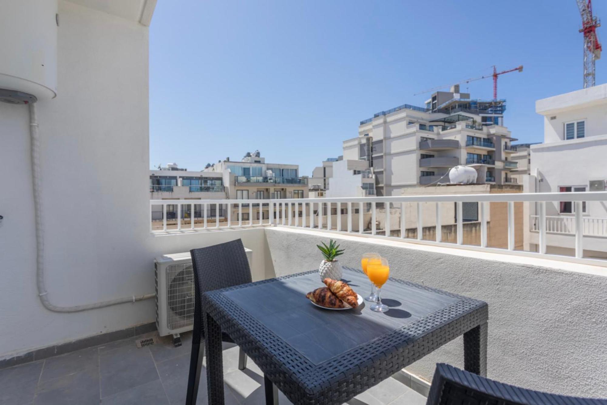 Saint Julian - Lovely Apartment With Terrace - Cityapartmentstay Saint Julian's Екстериор снимка